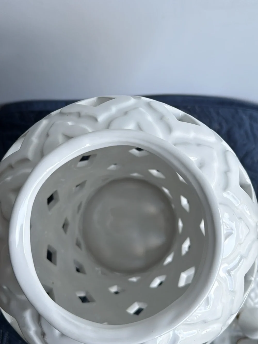 Source Unknown Glossy White Ceramic Lattice Ginger Jar with Lid